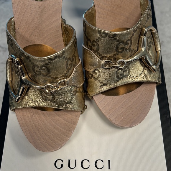 Gucci!. GOLD💛Gucci GOLD open toe wooden heels. - Picture 3 of 8